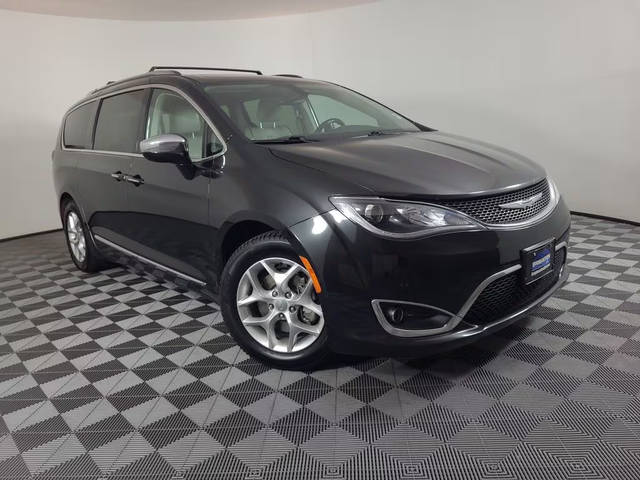 2019 Chrysler Pacifica Minivan Limited FWD photo