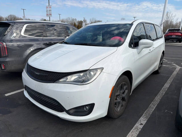 2020 Chrysler Pacifica Minivan Touring FWD photo