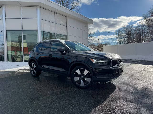 2020 Volvo XC40 Momentum AWD photo