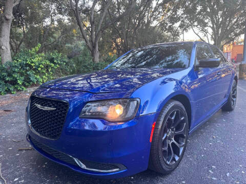 2020 Chrysler 300 Touring RWD photo