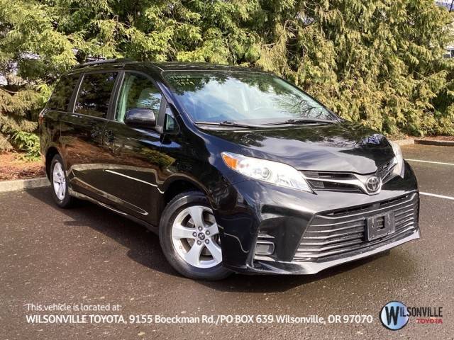 2019 Toyota Sienna LE FWD photo