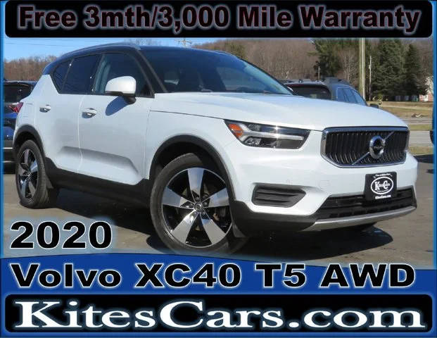 2020 Volvo XC40 Momentum AWD photo