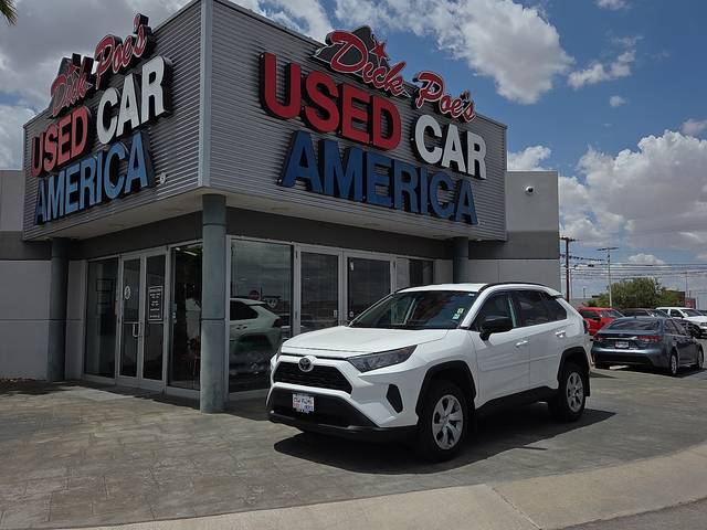 2020 Toyota RAV4 LE FWD photo