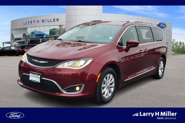 2019 Chrysler Pacifica Minivan Touring L FWD photo