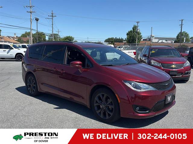 2020 Chrysler Pacifica Minivan Touring FWD photo