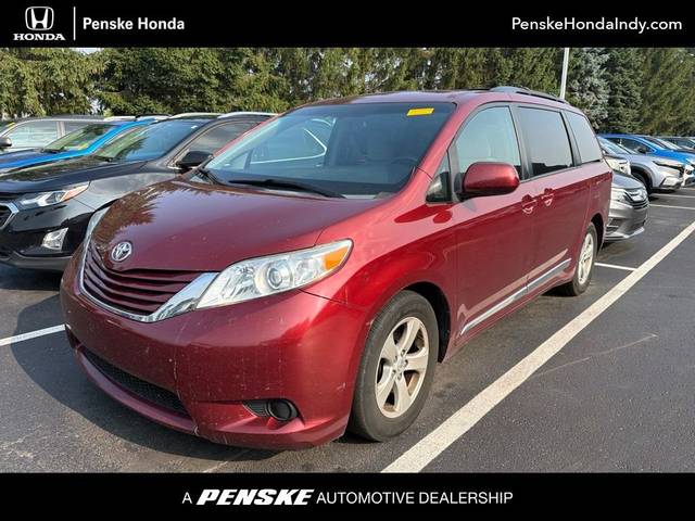 2015 Toyota Sienna LE FWD photo
