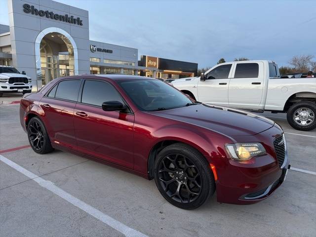 2020 Chrysler 300 Touring RWD photo
