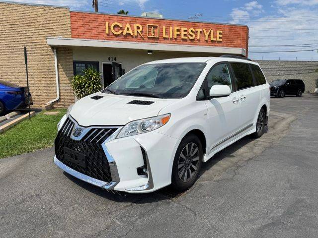 2020 Toyota Sienna LE AWD photo