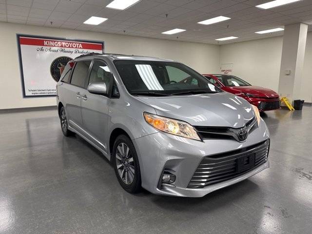 2018 Toyota Sienna XLE AWD photo