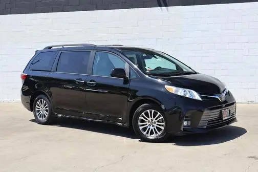 2019 Toyota Sienna XLE FWD photo