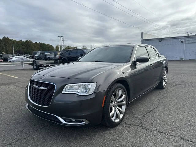 2020 Chrysler 300 Touring L RWD photo