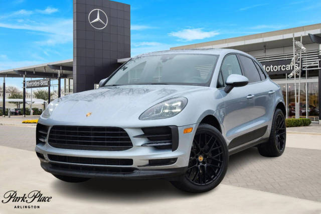 2020 Porsche Macan  AWD photo