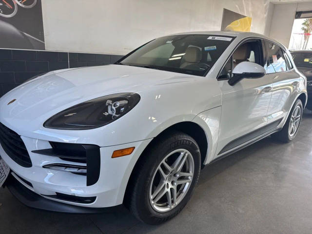 2020 Porsche Macan  AWD photo