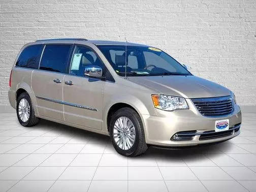 2015 Chrysler Town and Country Limited Platinum FWD photo