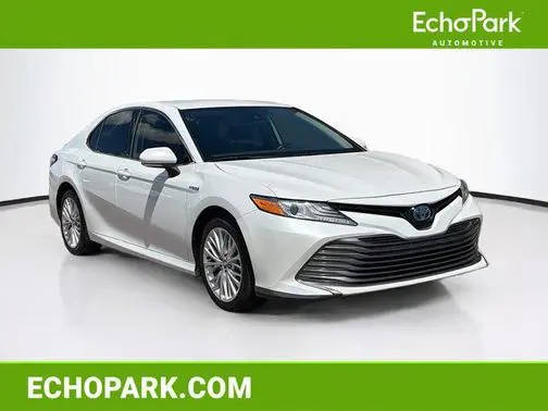 2020 Toyota Camry Hybrid XLE FWD photo