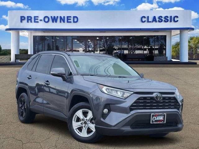 2020 Toyota RAV4 XLE FWD photo
