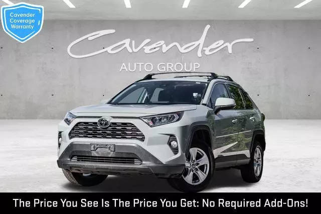 2020 Toyota RAV4 XLE FWD photo