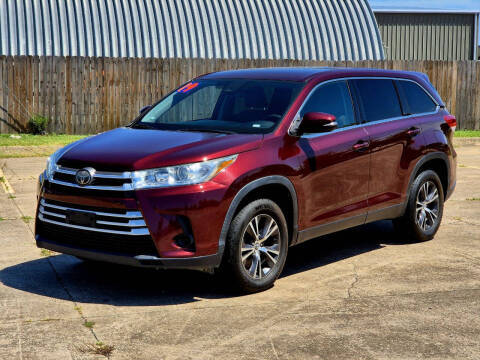 2019 Toyota Highlander LE FWD photo