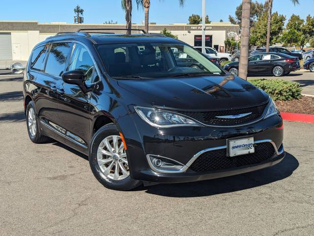 2019 Chrysler Pacifica Minivan Touring L FWD photo