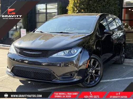 2020 Chrysler Pacifica Minivan Touring FWD photo