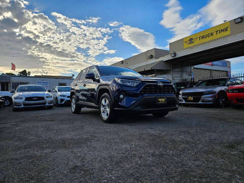 2020 Toyota RAV4 XLE FWD photo