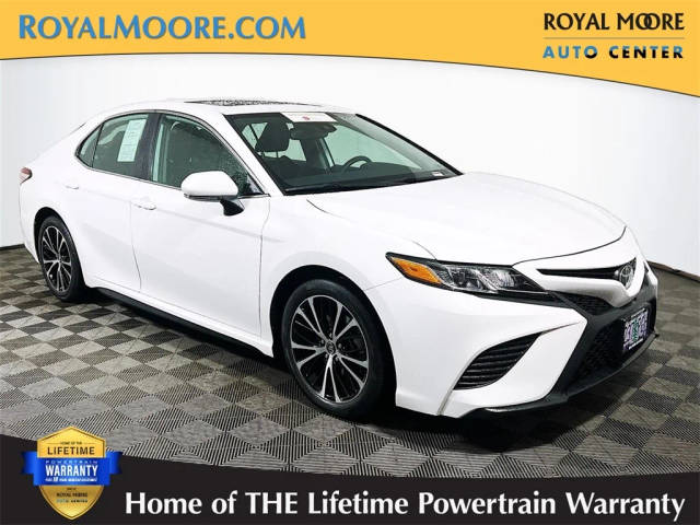 2020 Toyota Camry SE FWD photo