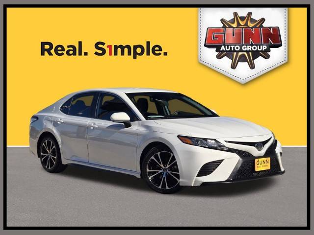2020 Toyota Camry SE FWD photo