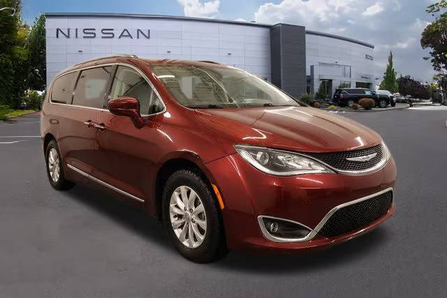 2019 Chrysler Pacifica Minivan Touring L FWD photo