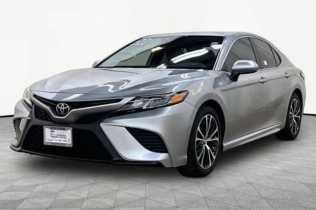 2020 Toyota Camry SE FWD photo