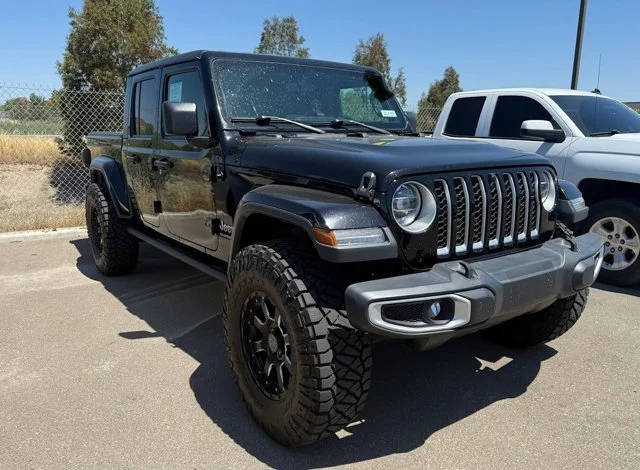 2020 Jeep Gladiator Overland 4WD photo