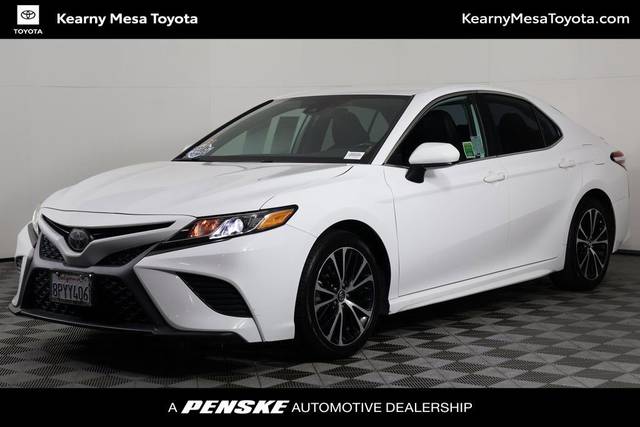 2020 Toyota Camry SE FWD photo