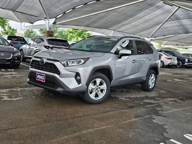 2020 Toyota RAV4 XLE FWD photo