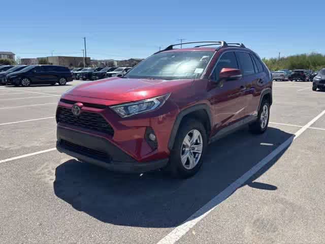 2020 Toyota RAV4 XLE FWD photo