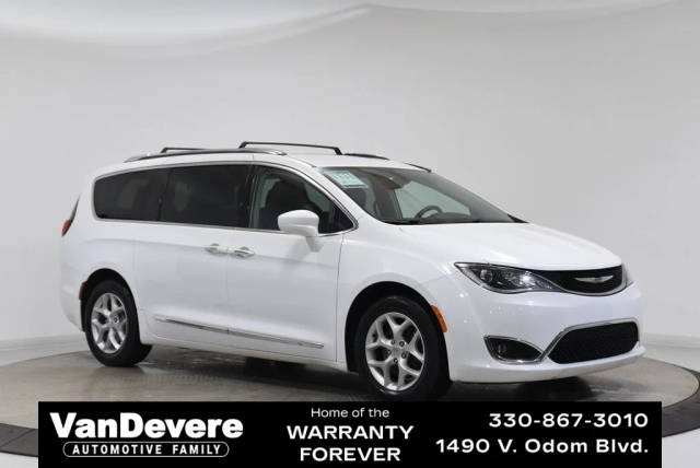 2018 Chrysler Pacifica Minivan Touring L Plus FWD photo