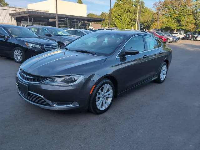 2015 Chrysler 200 Limited FWD photo