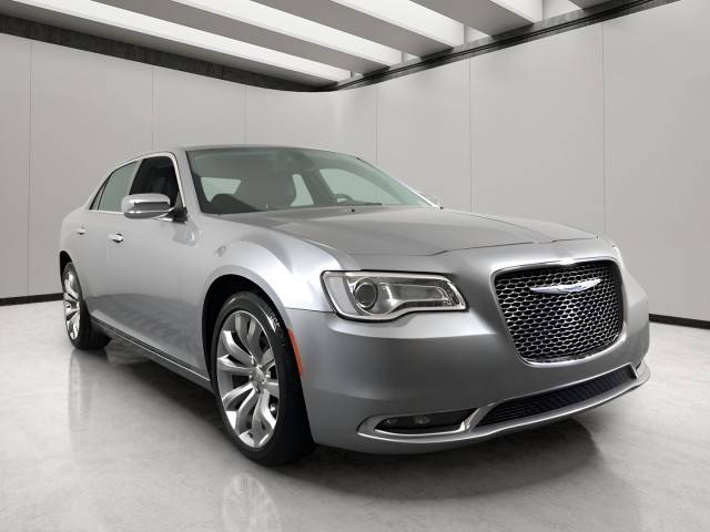 2018 Chrysler 300 Limited RWD photo