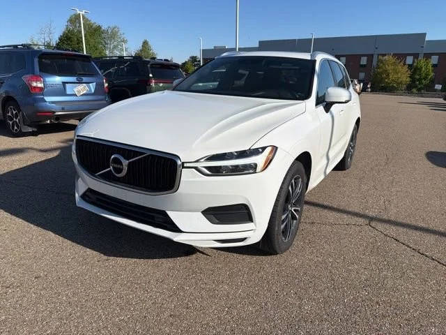 2020 Volvo XC60 Momentum AWD photo