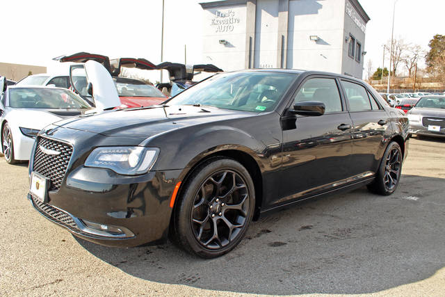 2019 Chrysler 300 300S RWD photo