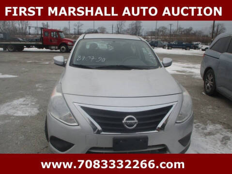 2015 Nissan Versa SV FWD photo