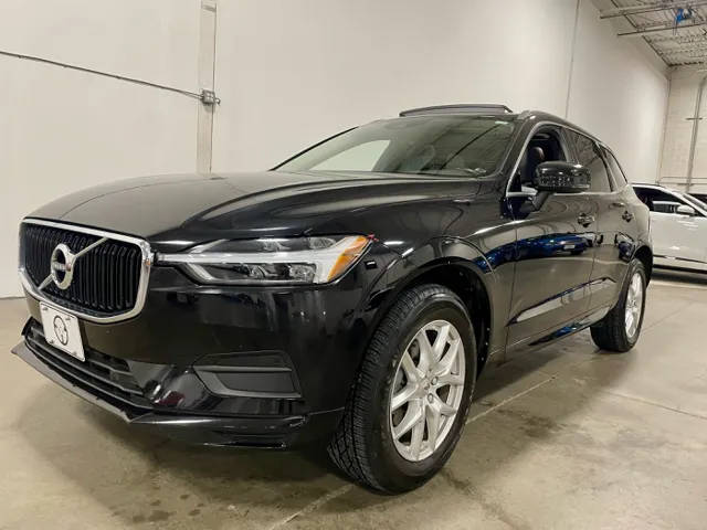 2020 Volvo XC60 Momentum AWD photo