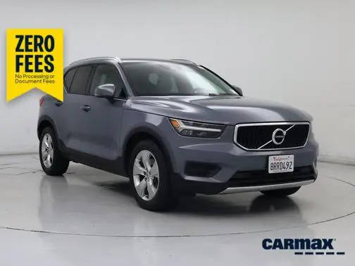 2020 Volvo XC40 Momentum FWD photo