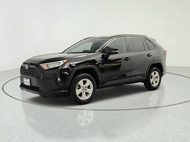 2020 Toyota RAV4 XLE FWD photo