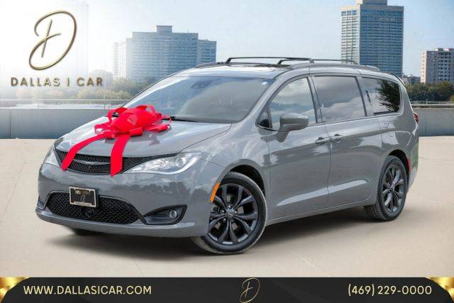 2020 Chrysler Pacifica Minivan Touring L Plus 35th Anniversary FWD photo