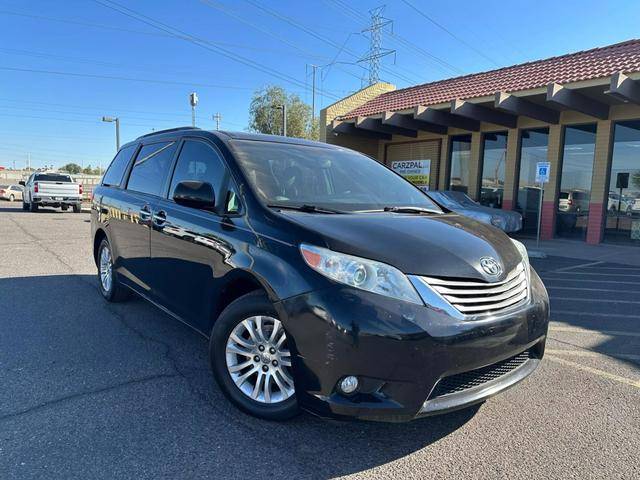 2017 Toyota Sienna XLE FWD photo