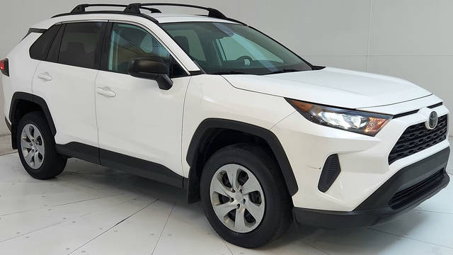 2020 Toyota RAV4 LE AWD photo