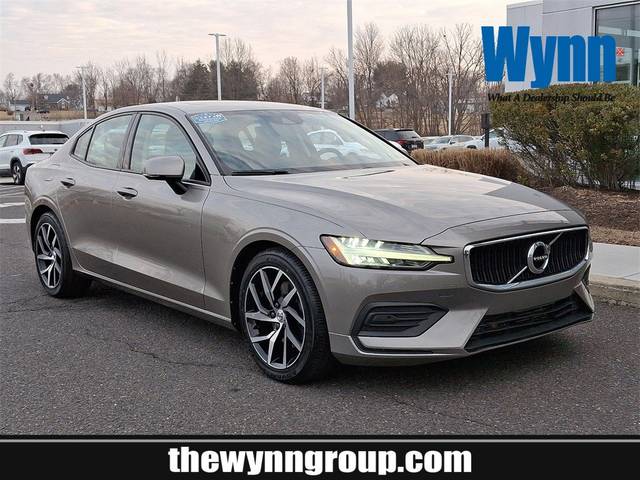 2020 Volvo S60 Momentum FWD photo