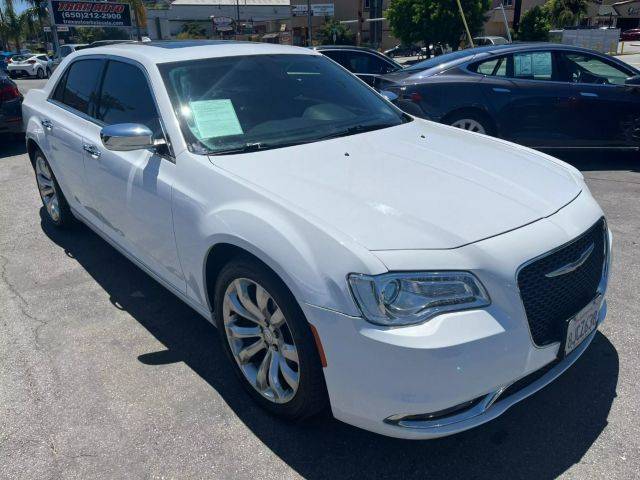 2019 Chrysler 300 Limited RWD photo