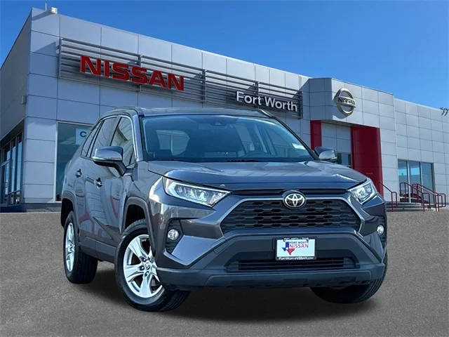 2020 Toyota RAV4 XLE FWD photo