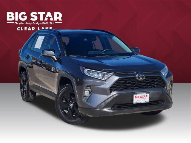 2020 Toyota RAV4 XLE FWD photo