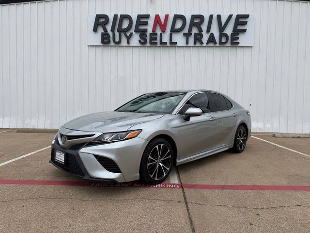 2020 Toyota Camry SE FWD photo